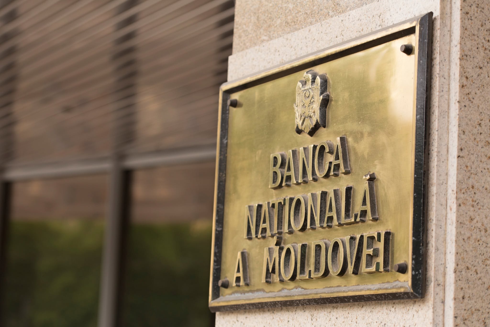 Oameni buni cu salarii bune la BNM
